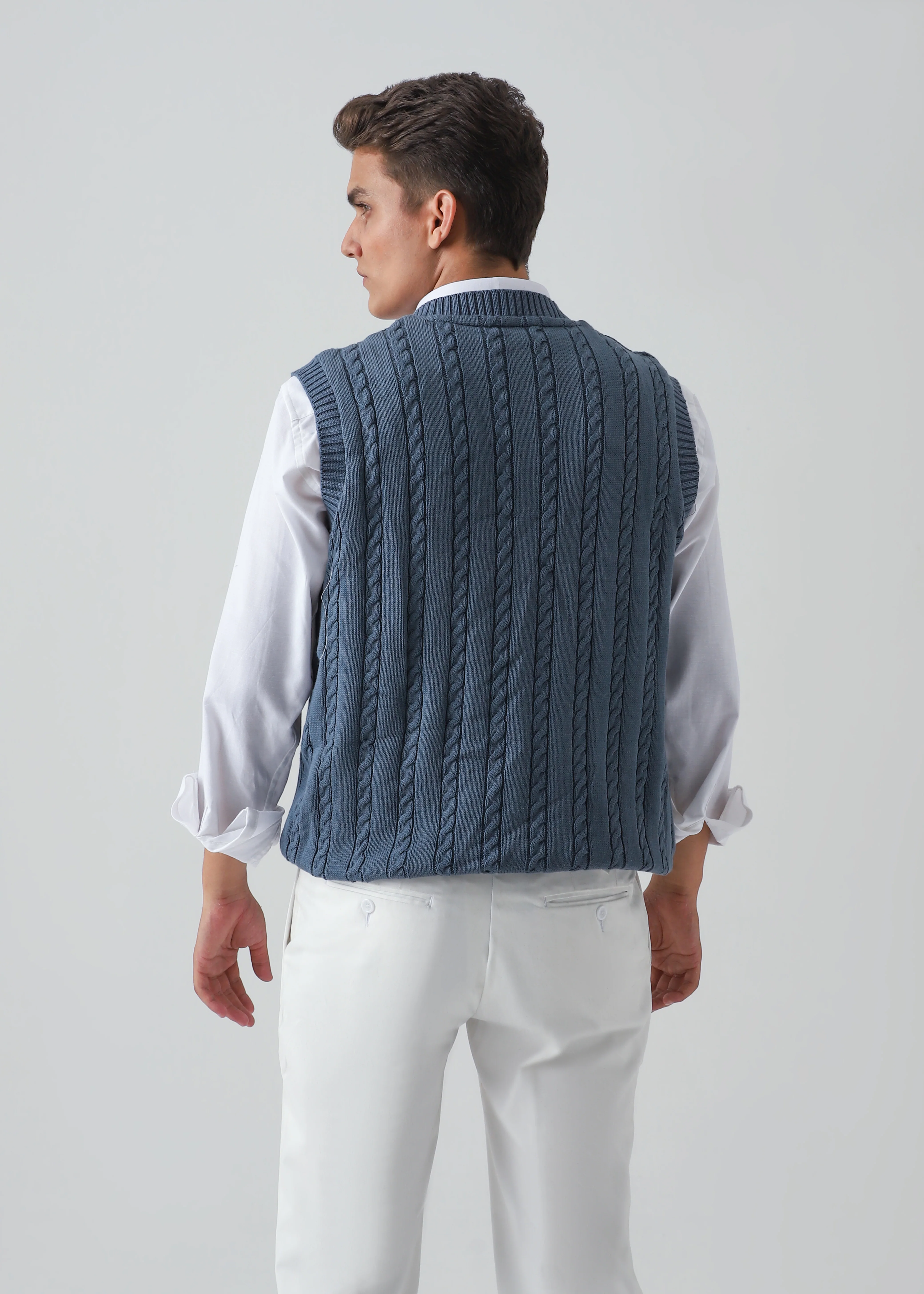 CABLE KNIT SLEEVELESS SWEATER - BLUE - Image 2