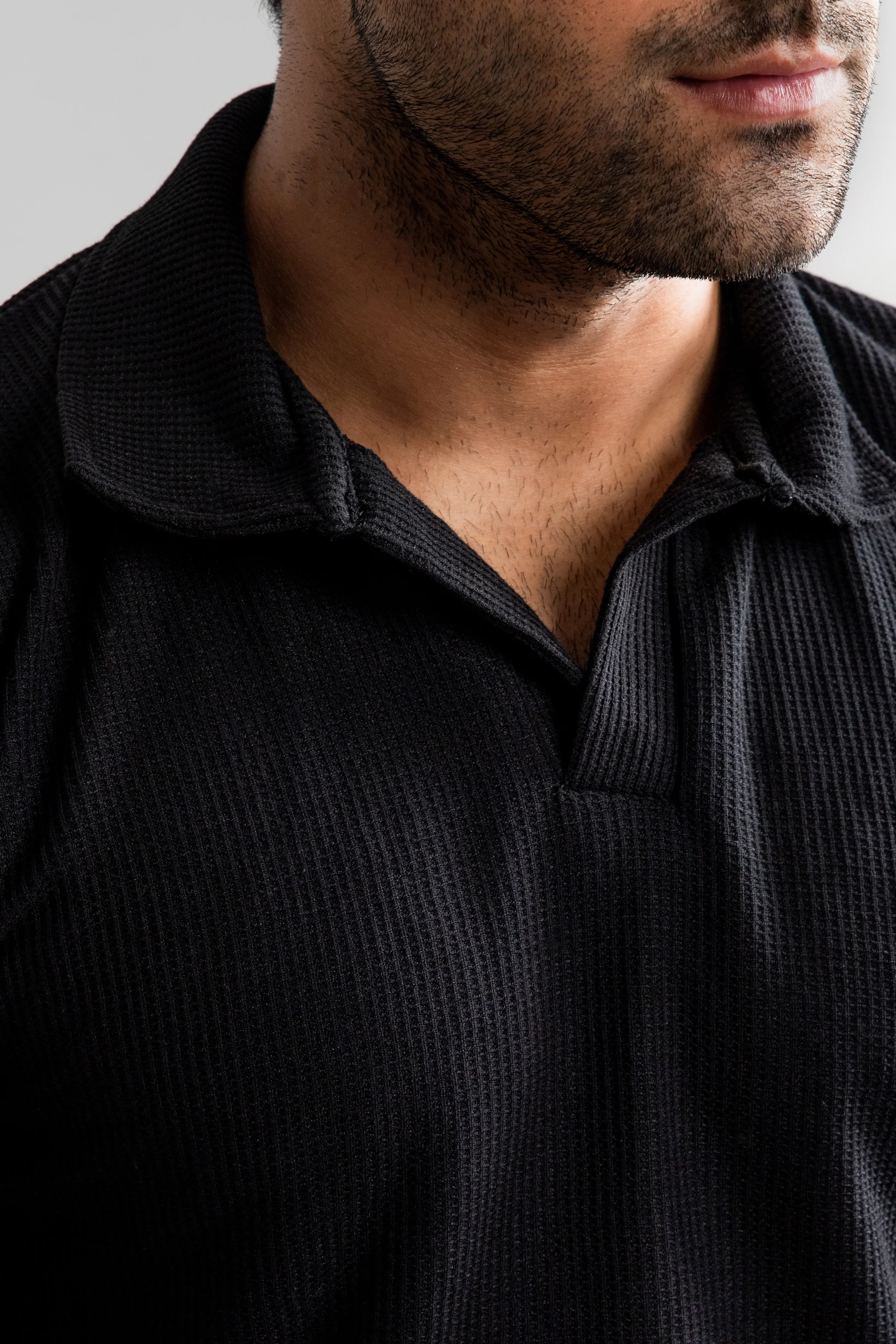 TEXTURED POLO SHIRT | BLACK - Image 3